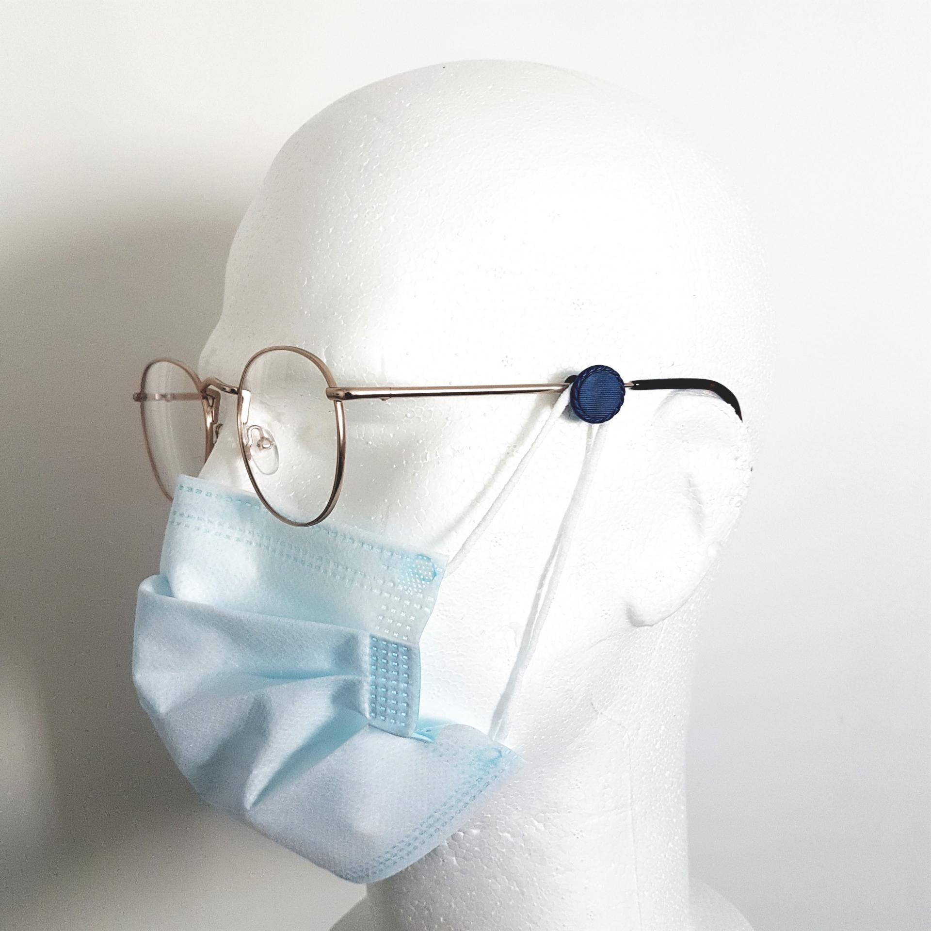 Accrocher masque aux fashion lunettes